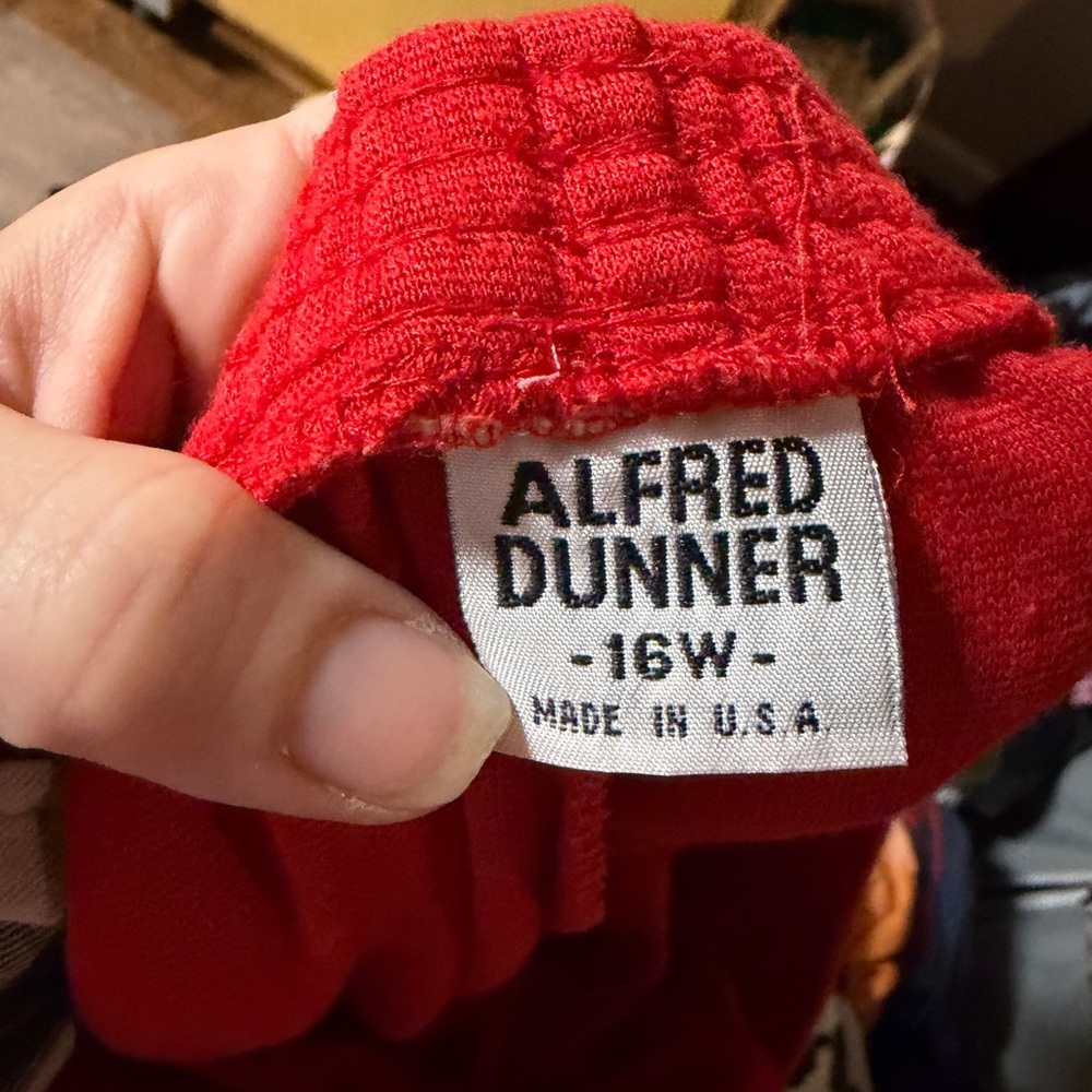 True Vintage Alfred Dunner Bold Red Pants w Pockets and Elastic Waist 16W - Picture 4 of 5